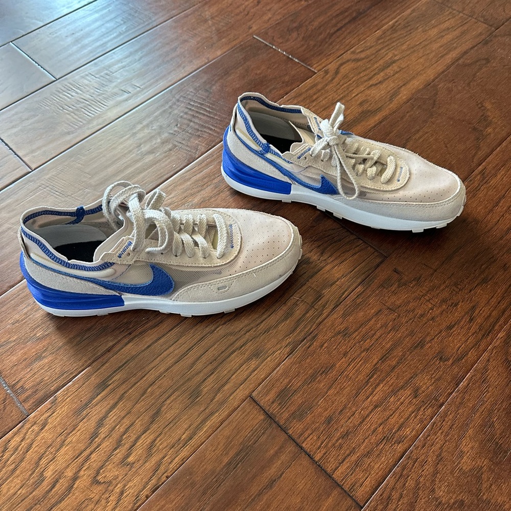 Nike Tennis Shoes. Tan with Blue detail. Men’s 6.5 Women’s 8